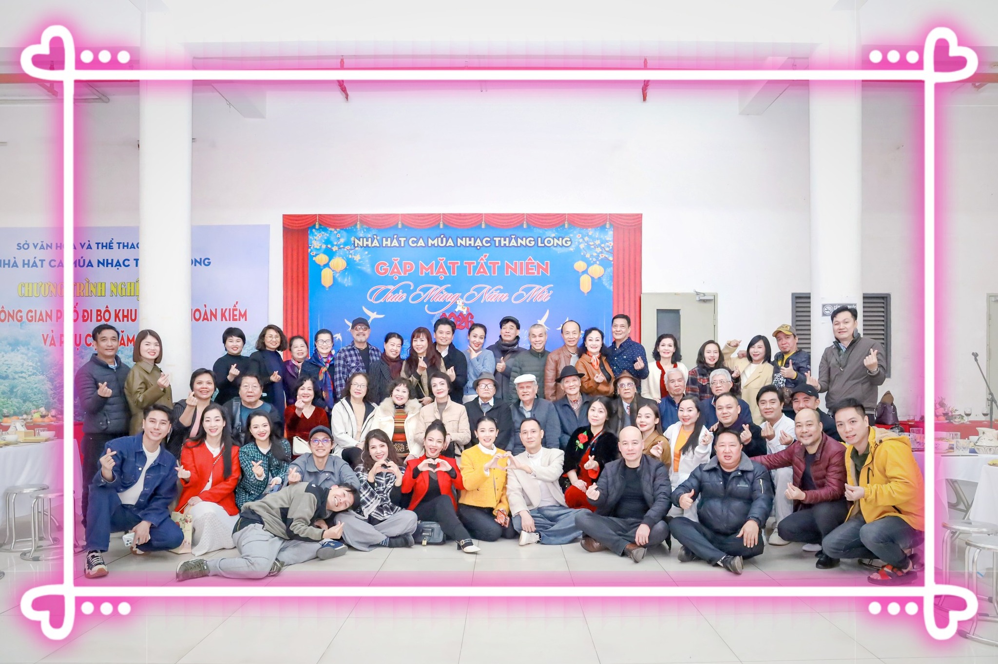 Gặp gỡ, tặng quà tết các đồng chí nguyên Lãnh đạo, diễn viên, nhân viên của Nhà hát qua các thời kỳ.